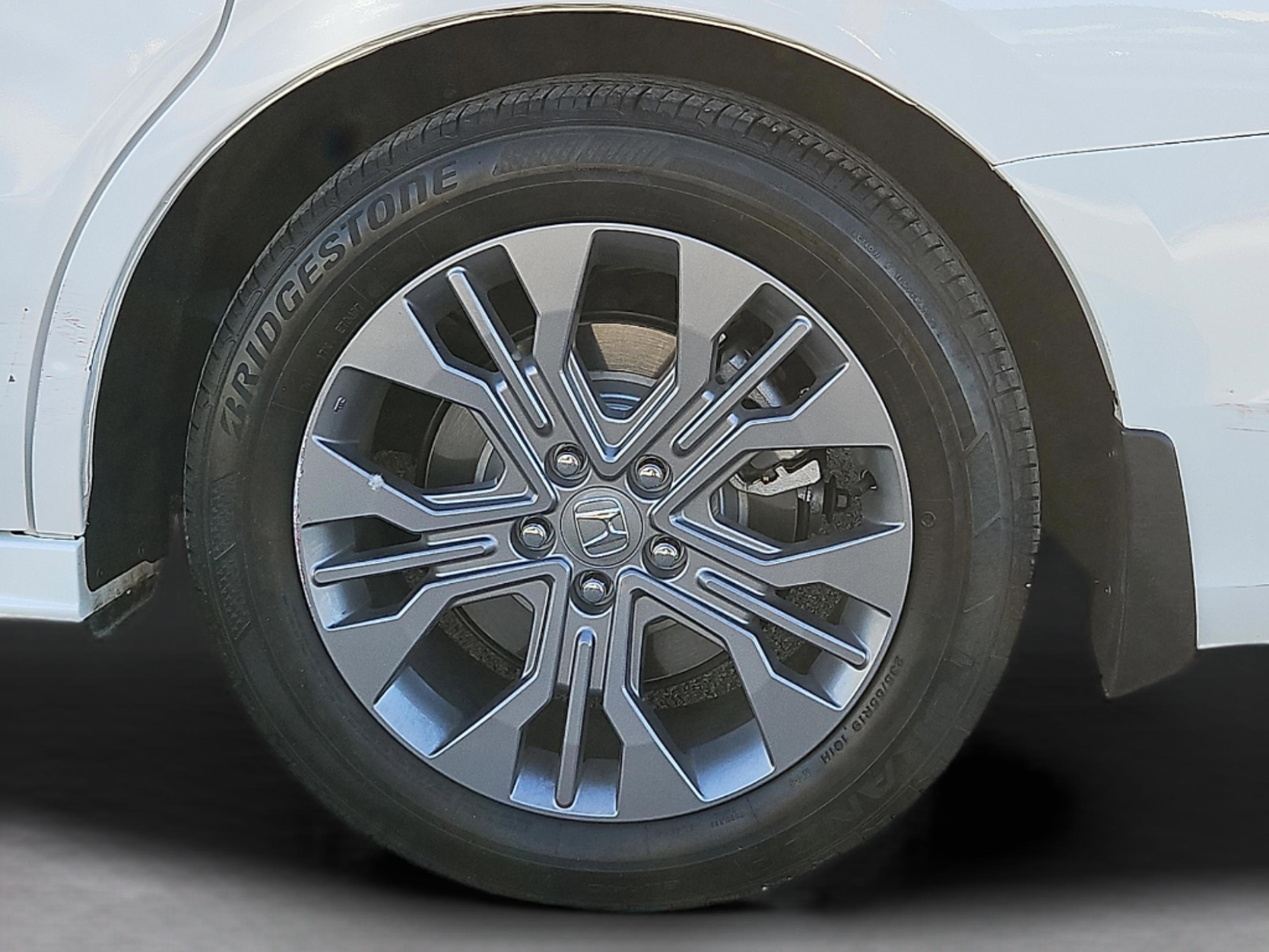 Used 2025 Platinum White Pearl Honda Touring image 9
