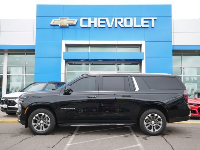 Used 2025 Chevrolet Suburban LS with VIN 1GNS6BRDXSR136568 for sale in Roseville, Minnesota