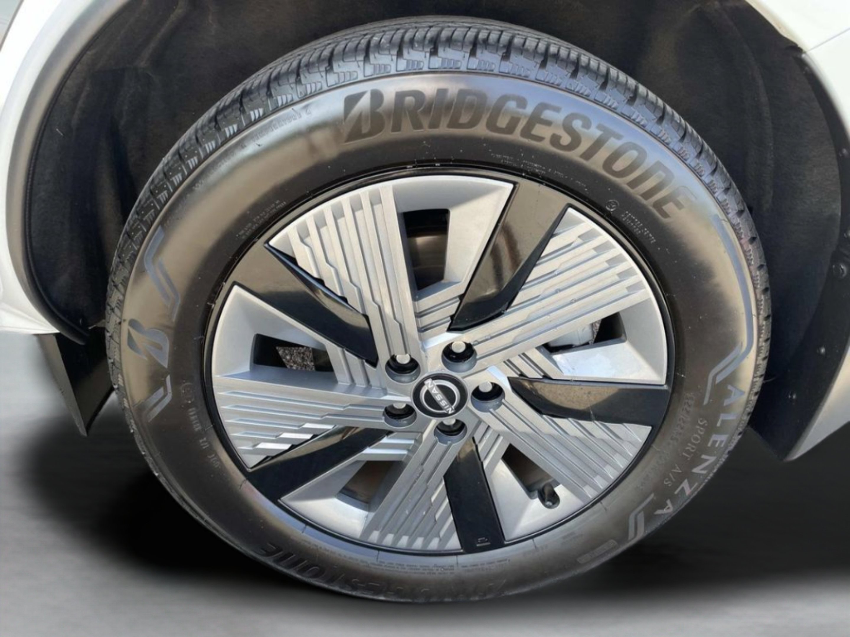 Used 2025 White Nissan SL image 13