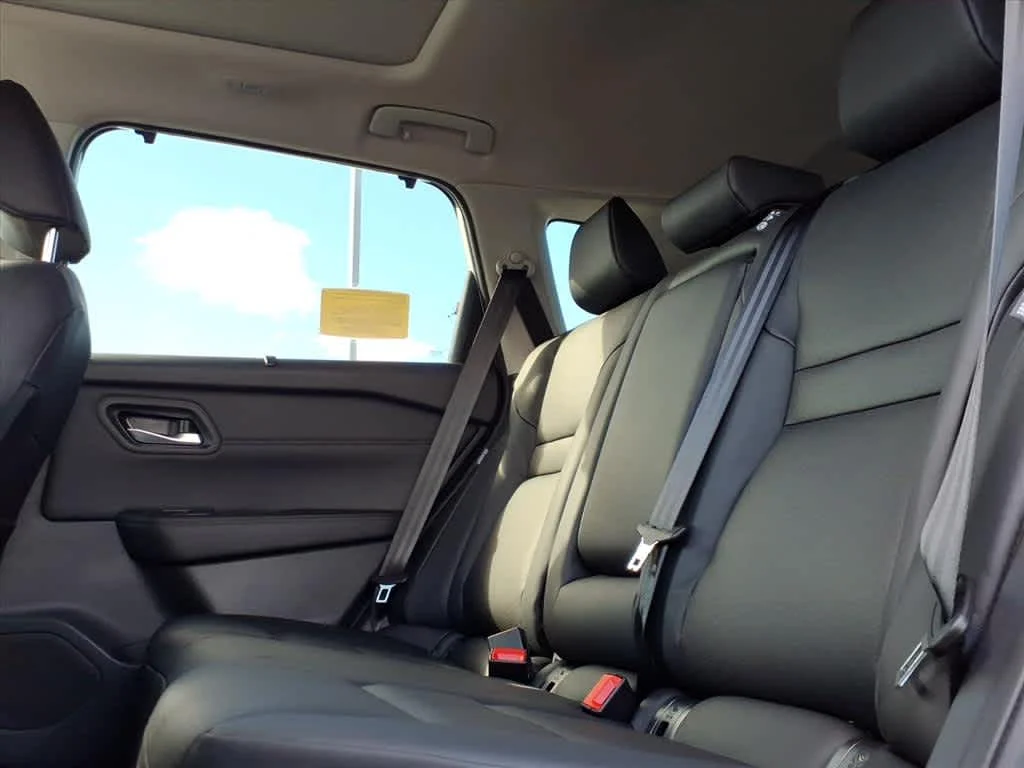 2026 Nissan Rogue SV - Photo 8