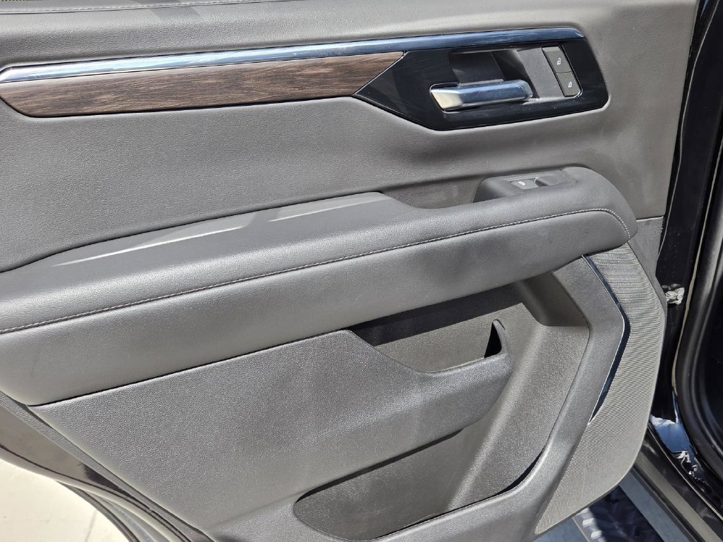 Used 2025 Black Chevrolet Z71 image 33