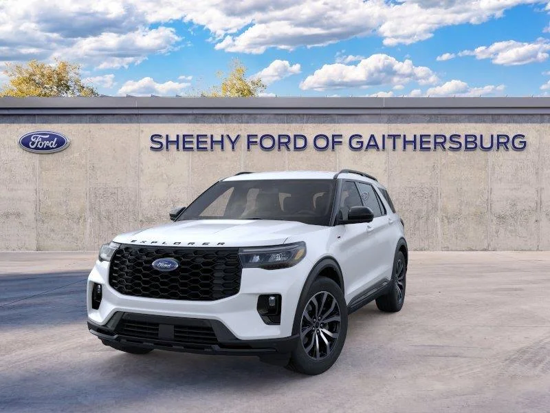 New 2026 Star White Metallic Tri-Coat Ford ST-Line image 3