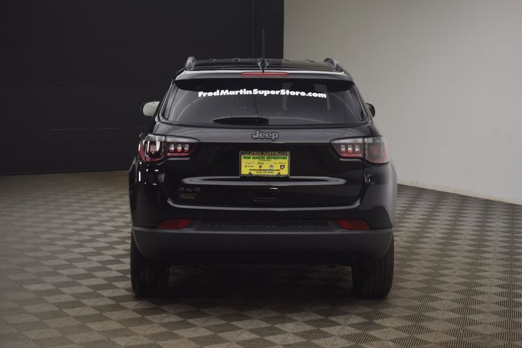 New 2026 Diamond Black Crystal Pearlcoat Jeep Latitude image 13