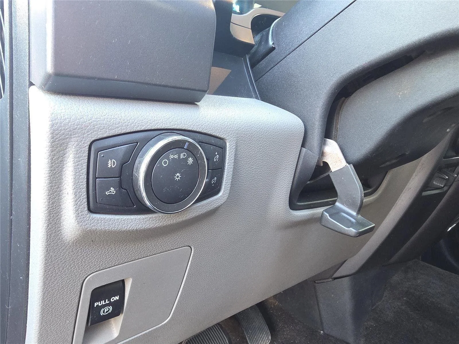 Used 2018 Ingot Silver Metallic Ford XLT image 13