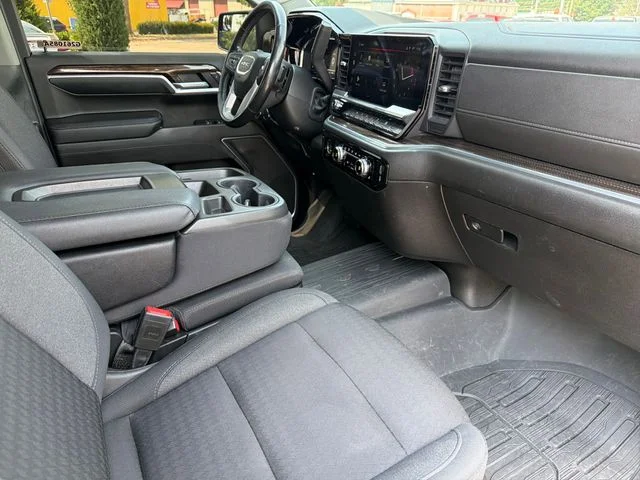 Used 2022 Silver GMC Elevation image 24
