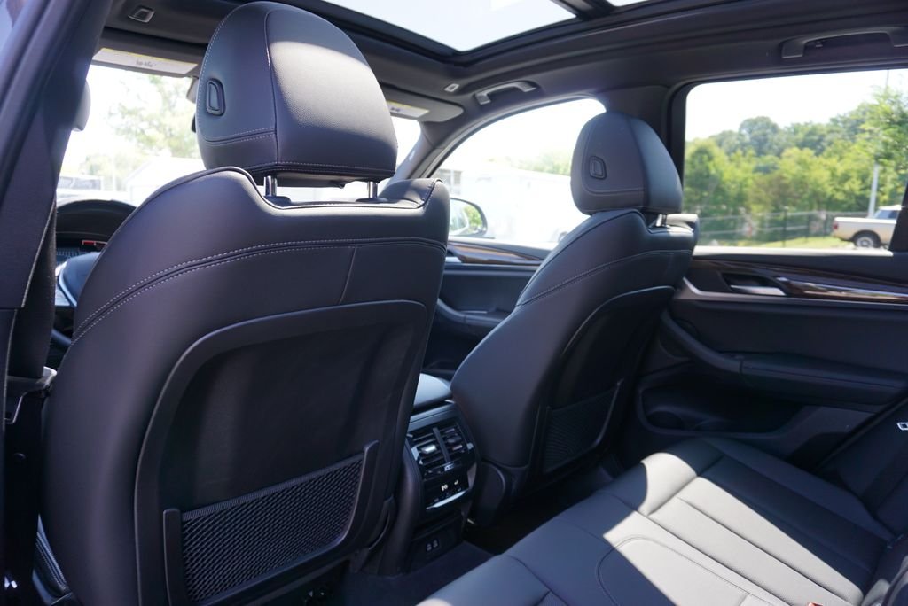 Used 2023 Dark Graphite BMW sDrive30i image 19