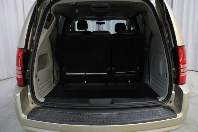 Used 2010 Gold Chrysler Touring image 27