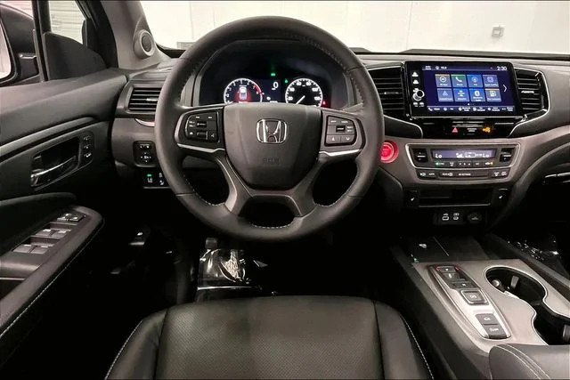 Used 2025 Sonic Gray Pearl Honda RTL image 6