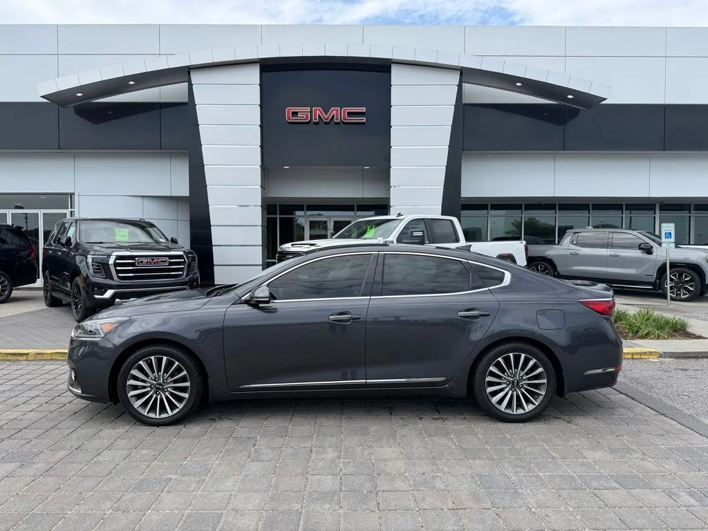 2017 Kia Cadenza Premium's photo