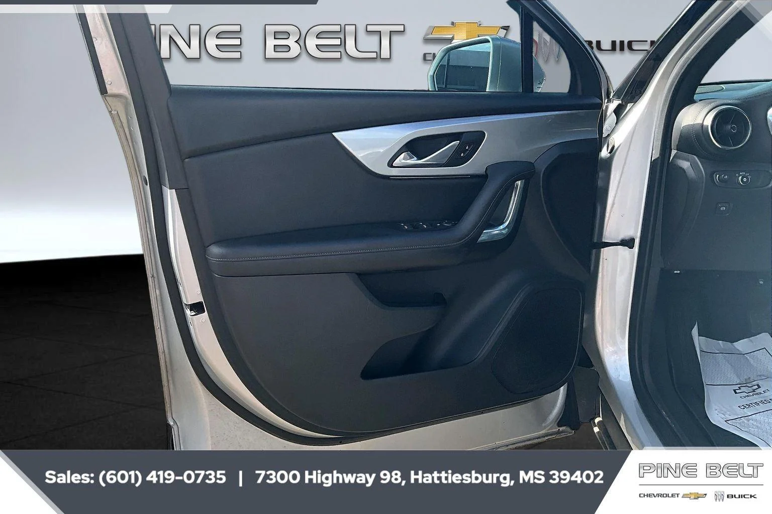 Used 2020 SILVER ICE METALLIC Chevrolet LT image 17