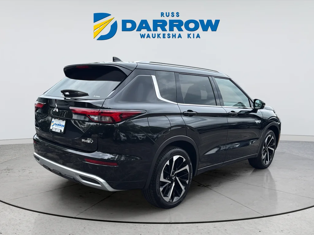 Used 2023 Black Mitsubishi SEL image 5
