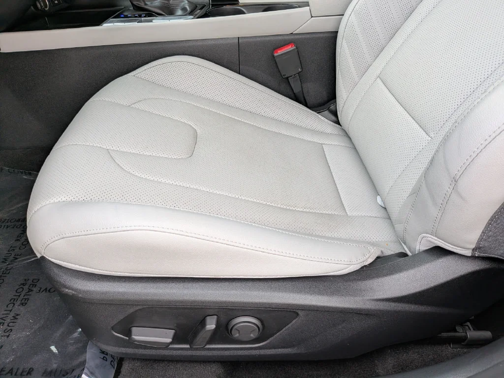 Used 2023 Black Hyundai Limited image 18