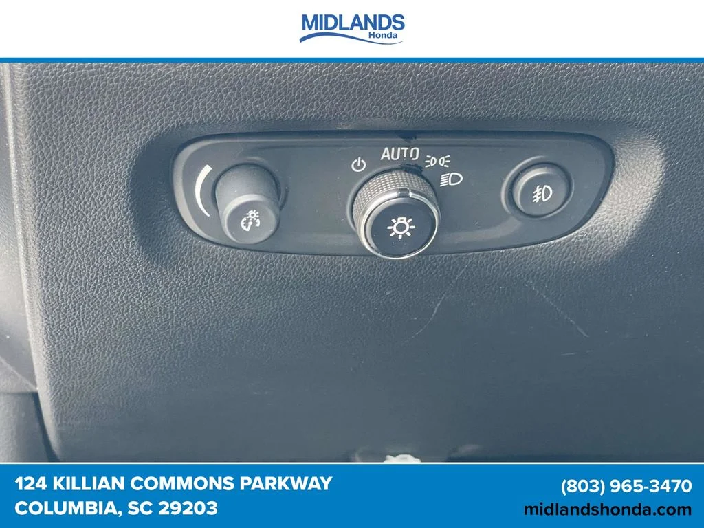 Used 2020 Pearl Chevrolet LT image 19