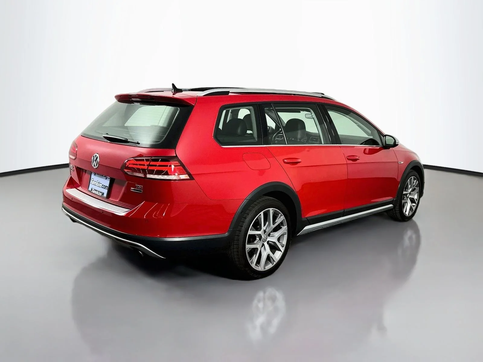 Used 2018 Tornado Red Volkswagen TSI SEL image 8
