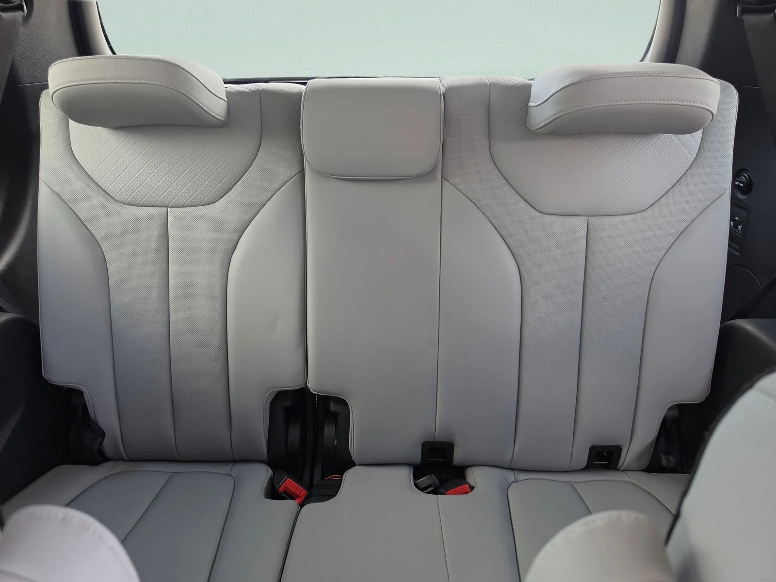 Used 2025 Silver Hyundai SEL image 20