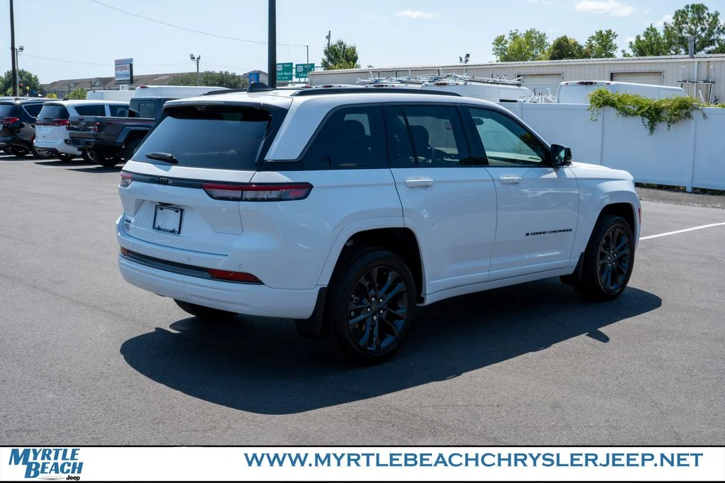 New 2026 Bright White Clear-Coat Exterior Paint Jeep Limited Reserve image 6