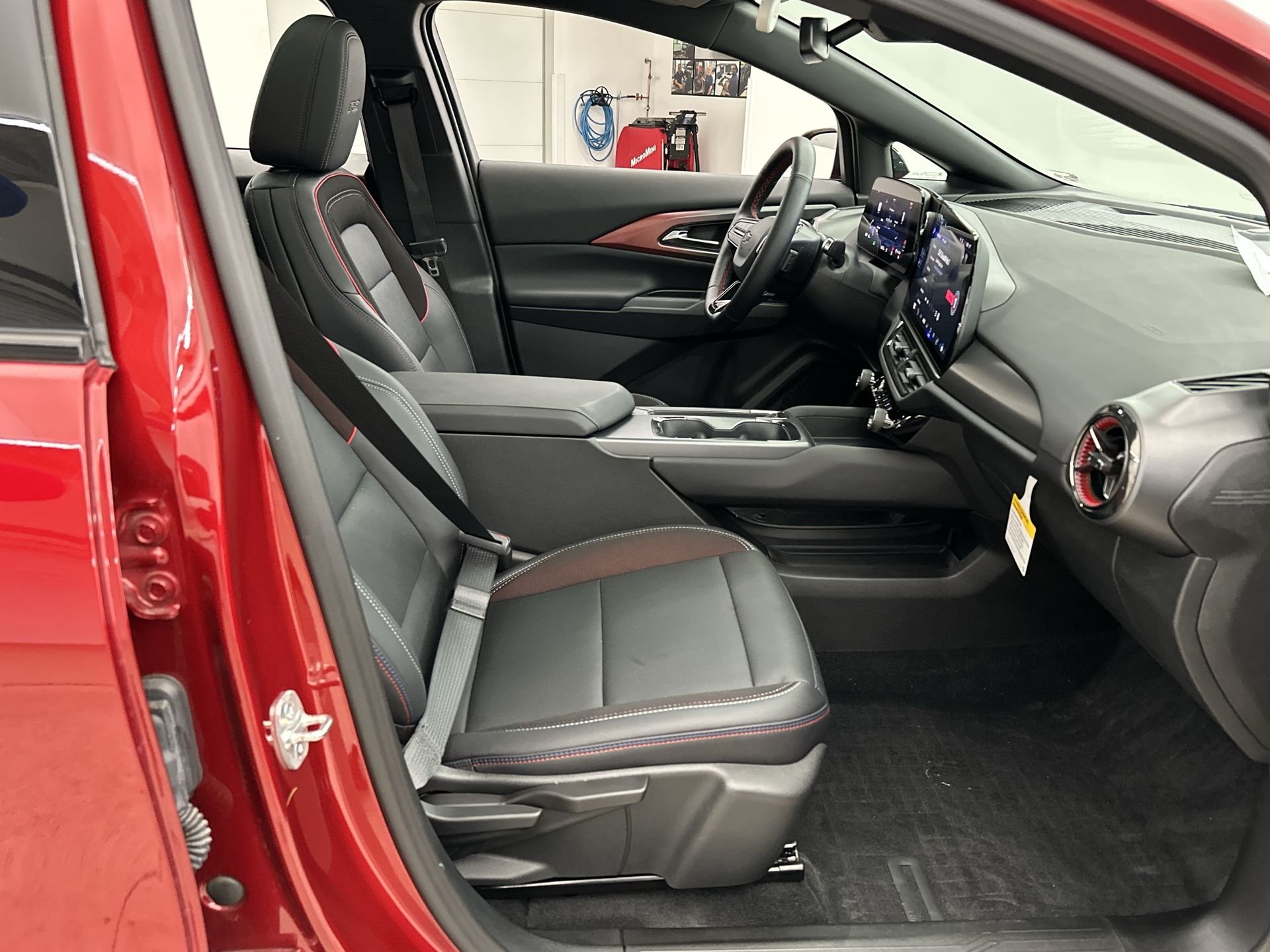 2025 Chevrolet Equinox EV RS - Photo 84
