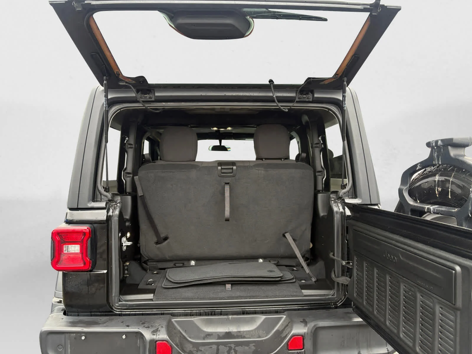 Used 2022 Black Clearcoat Jeep Sport S image 17