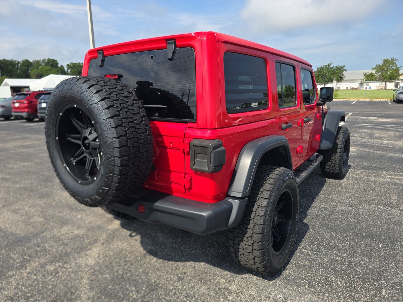 Used 2018 Red Jeep Unlimited Rubicon image 4