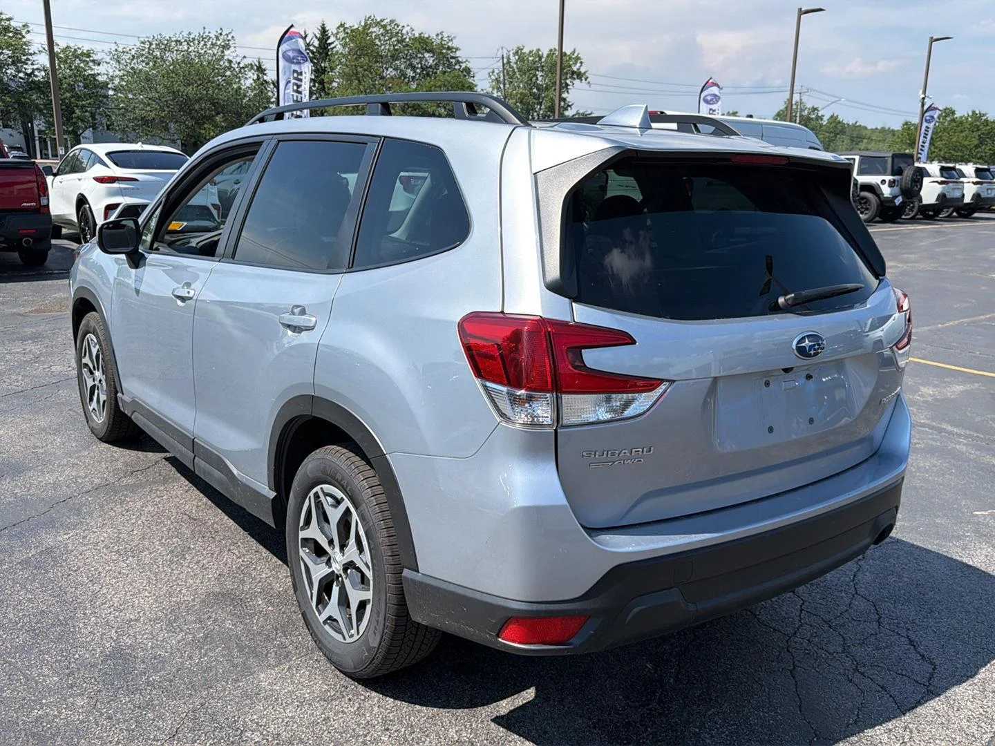 Used 2023 Ice Silver Metallic Subaru Premium image 5