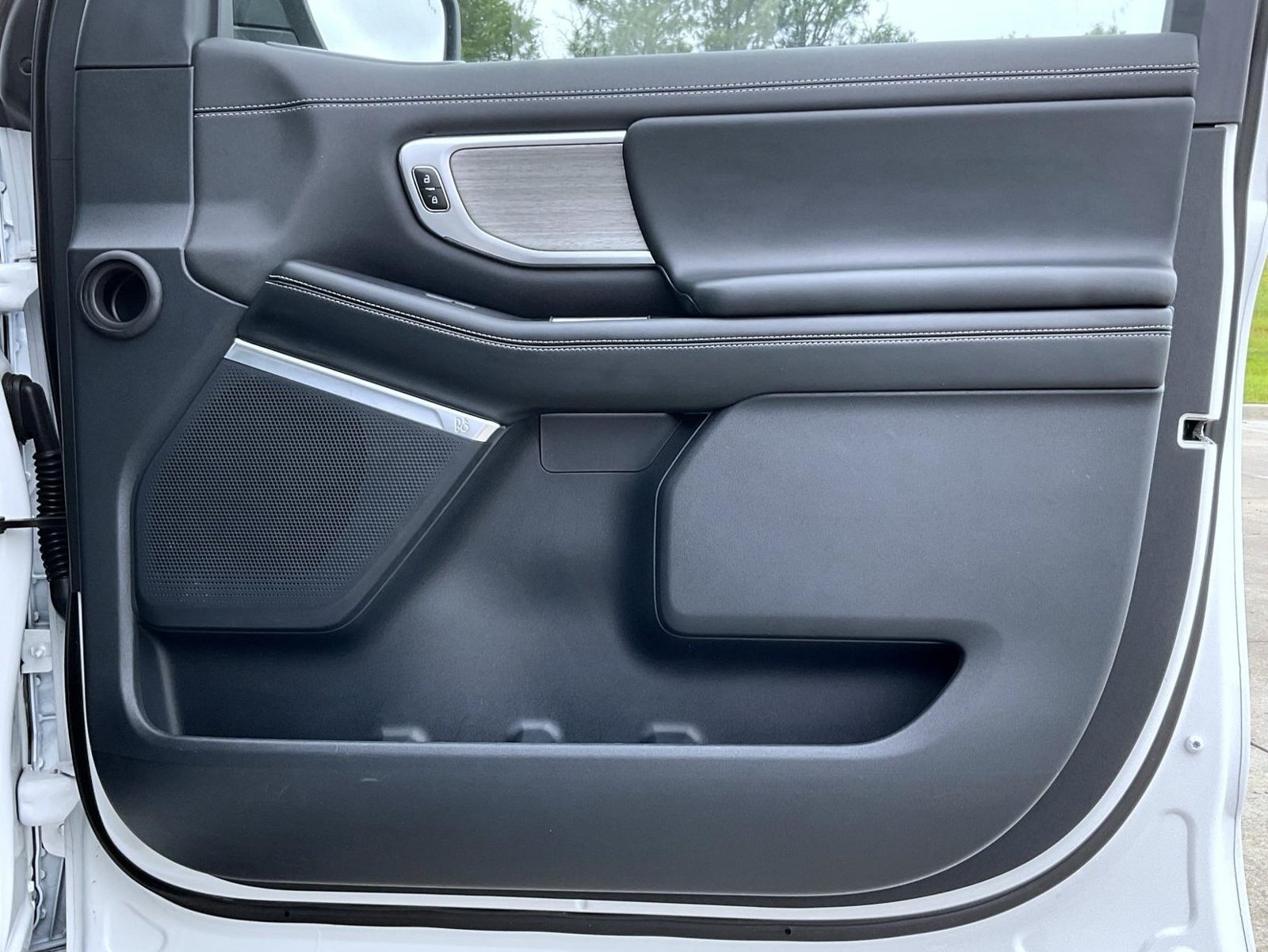 Used 2025 White Ford Platinum image 17