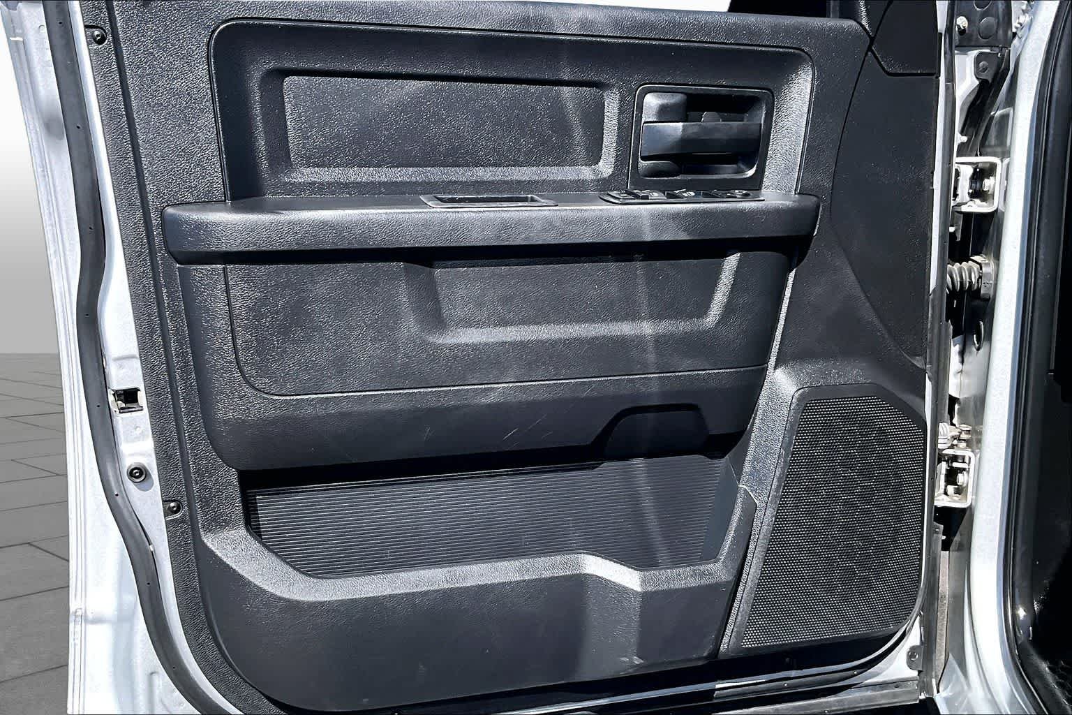 Used 2015 Bright Silver Metallic Clearcoat Ram Express image 25