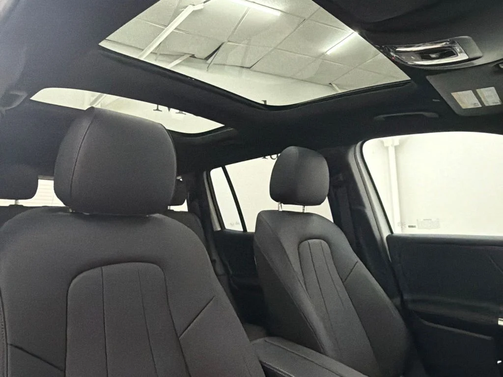 New 2026 White Mercedes-Benz GLB 250 image 28
