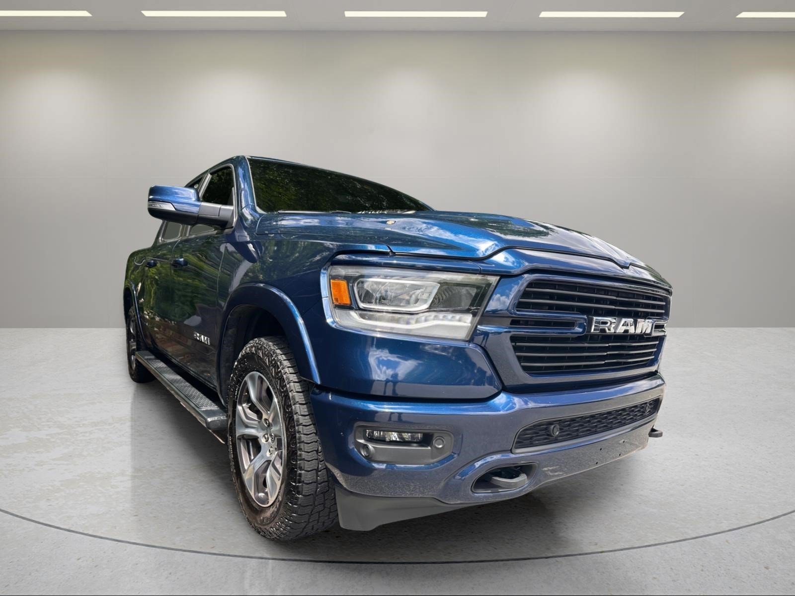 Used 2022 Patriot Blue Pearlcoat Ram Laramie image 23