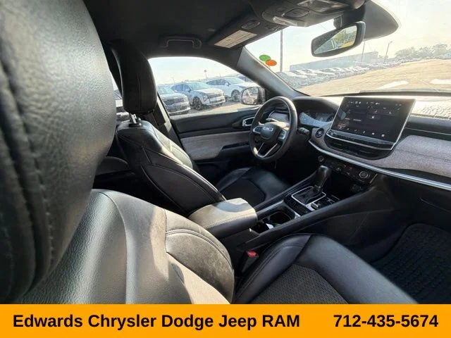 Certified Used 2023 White Jeep Latitude image 30