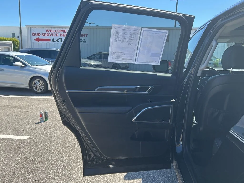 Used 2024 Black Kia S image 17