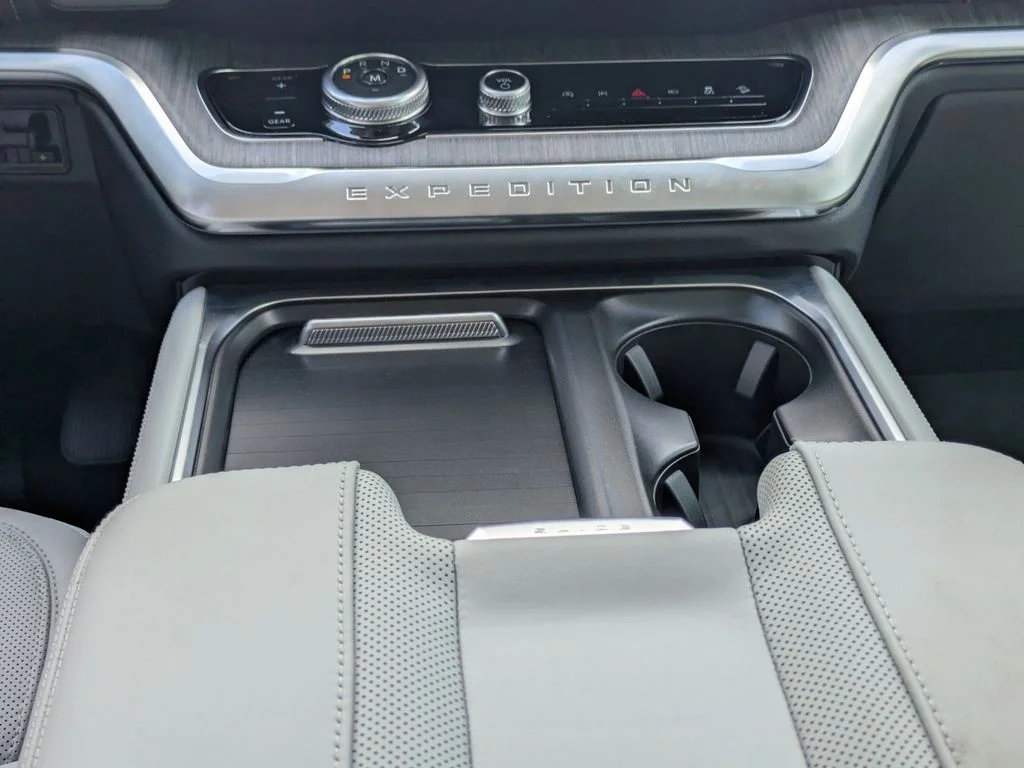 New 2026 Star White Metallic Tri-Coat Ford Platinum image 22