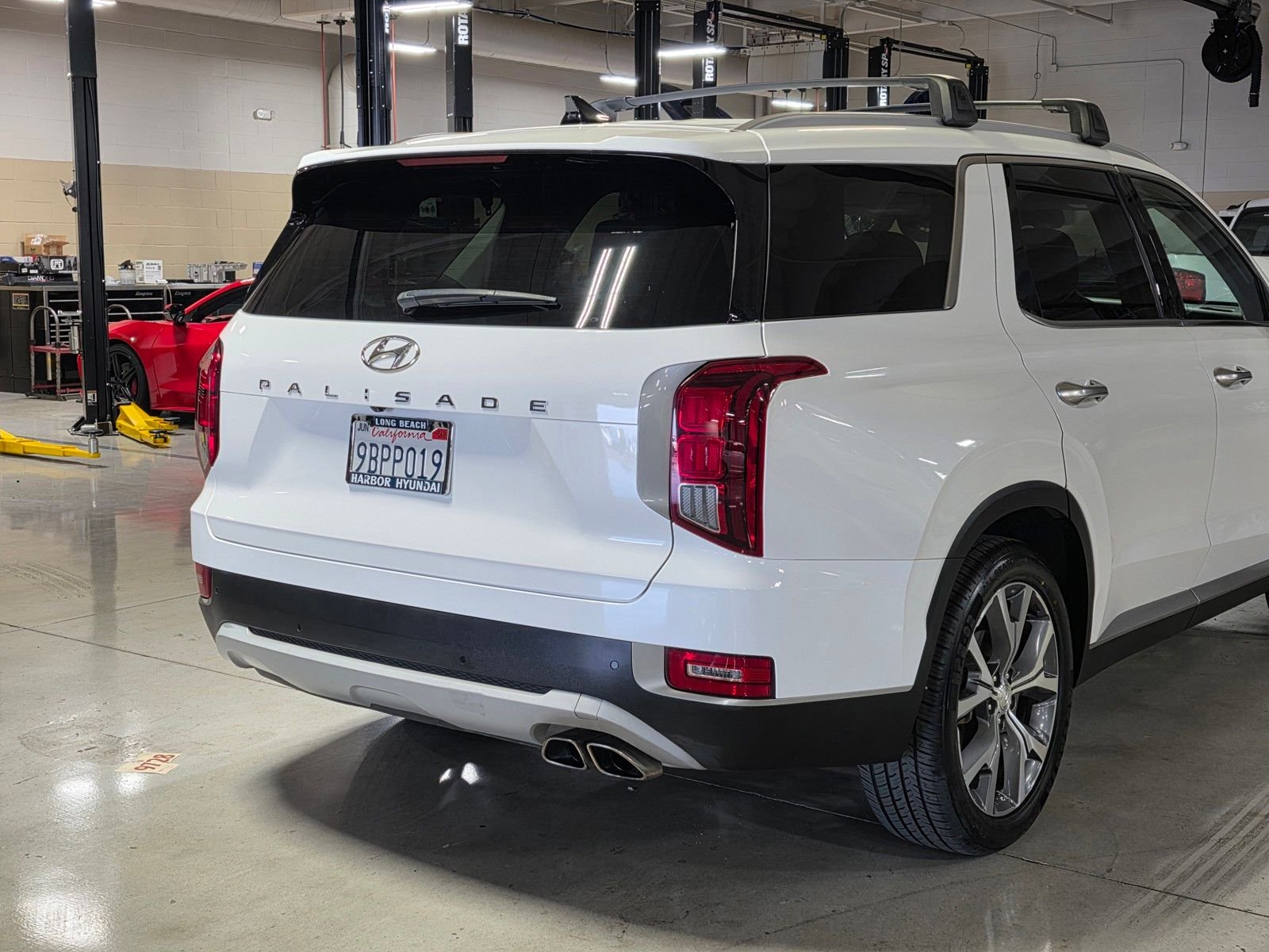 Used 2022 Hyper White Hyundai SEL image 11