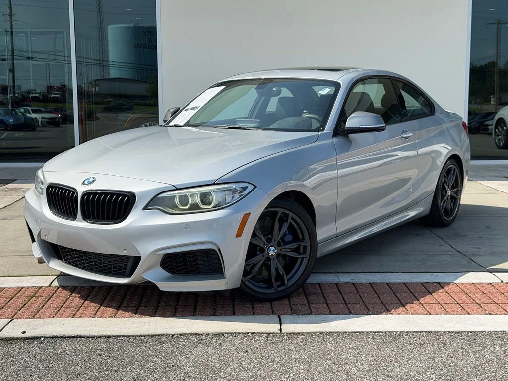 2016 BMW 2 Series M235i Coupe's photo