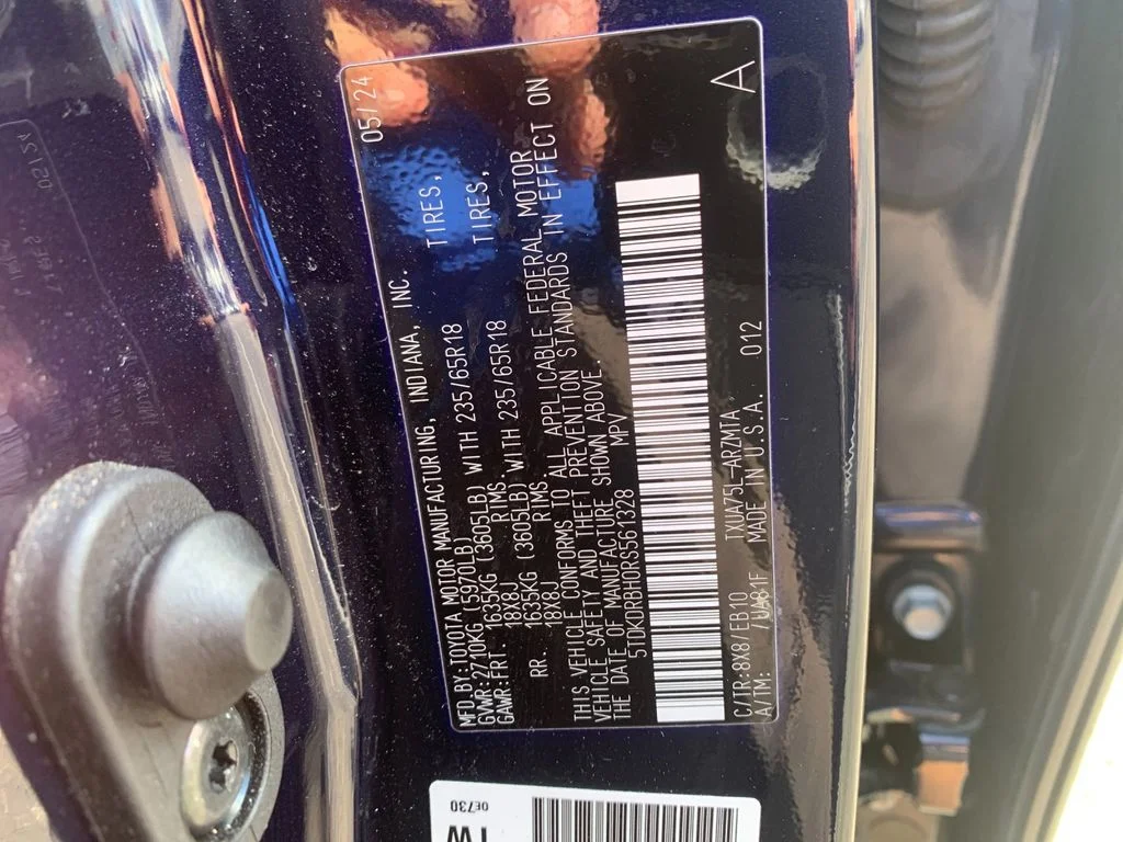 Used 2024  Toyota XLE image 33