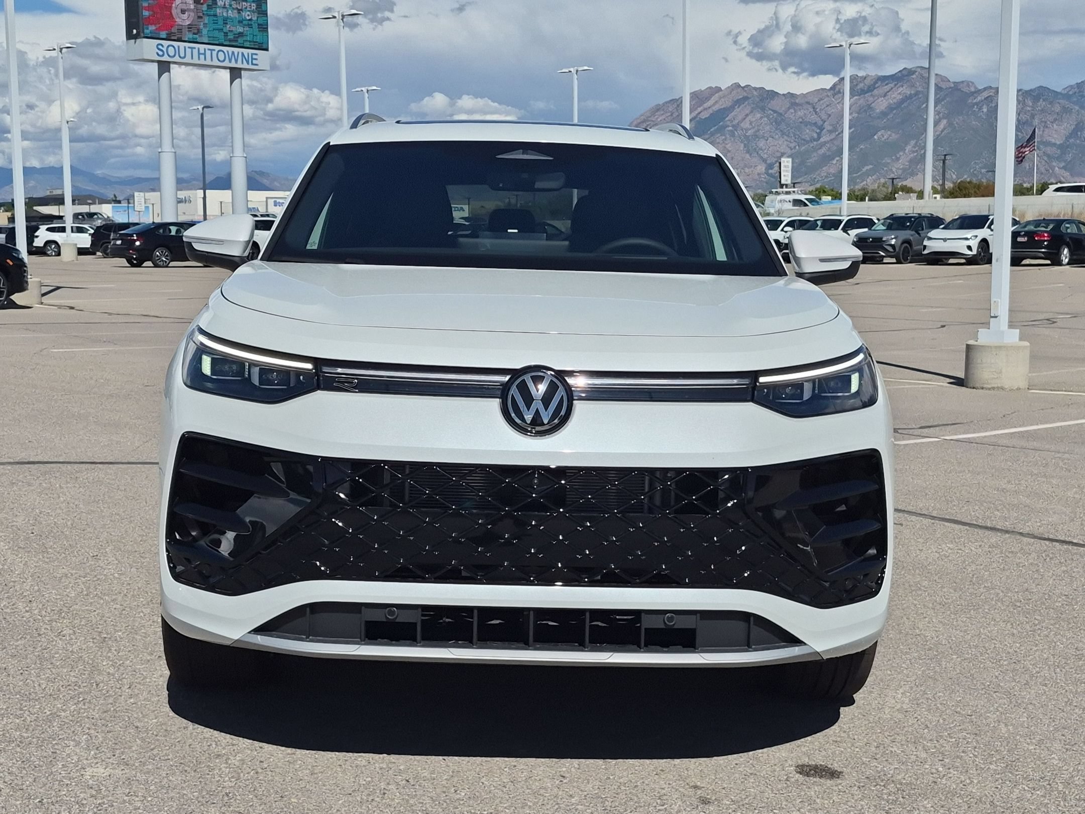 New 2026 Opal White Pearl Volkswagen SEL R-Line Turbo image 9