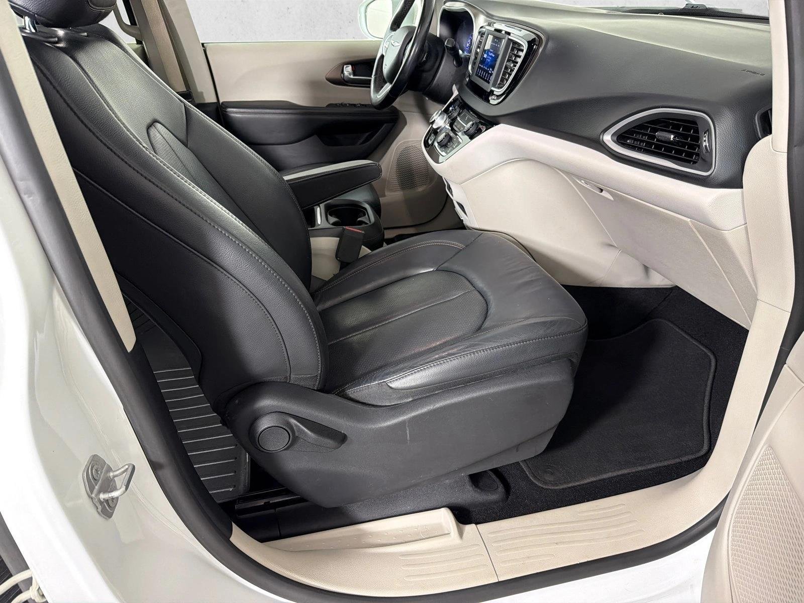 Used 2019 Blue Chrysler Touring L image 13