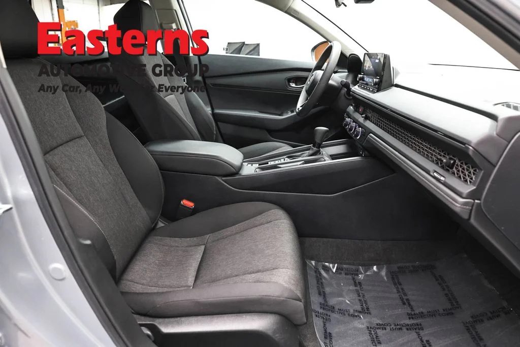 Used 2025 Silver Honda LX image 23