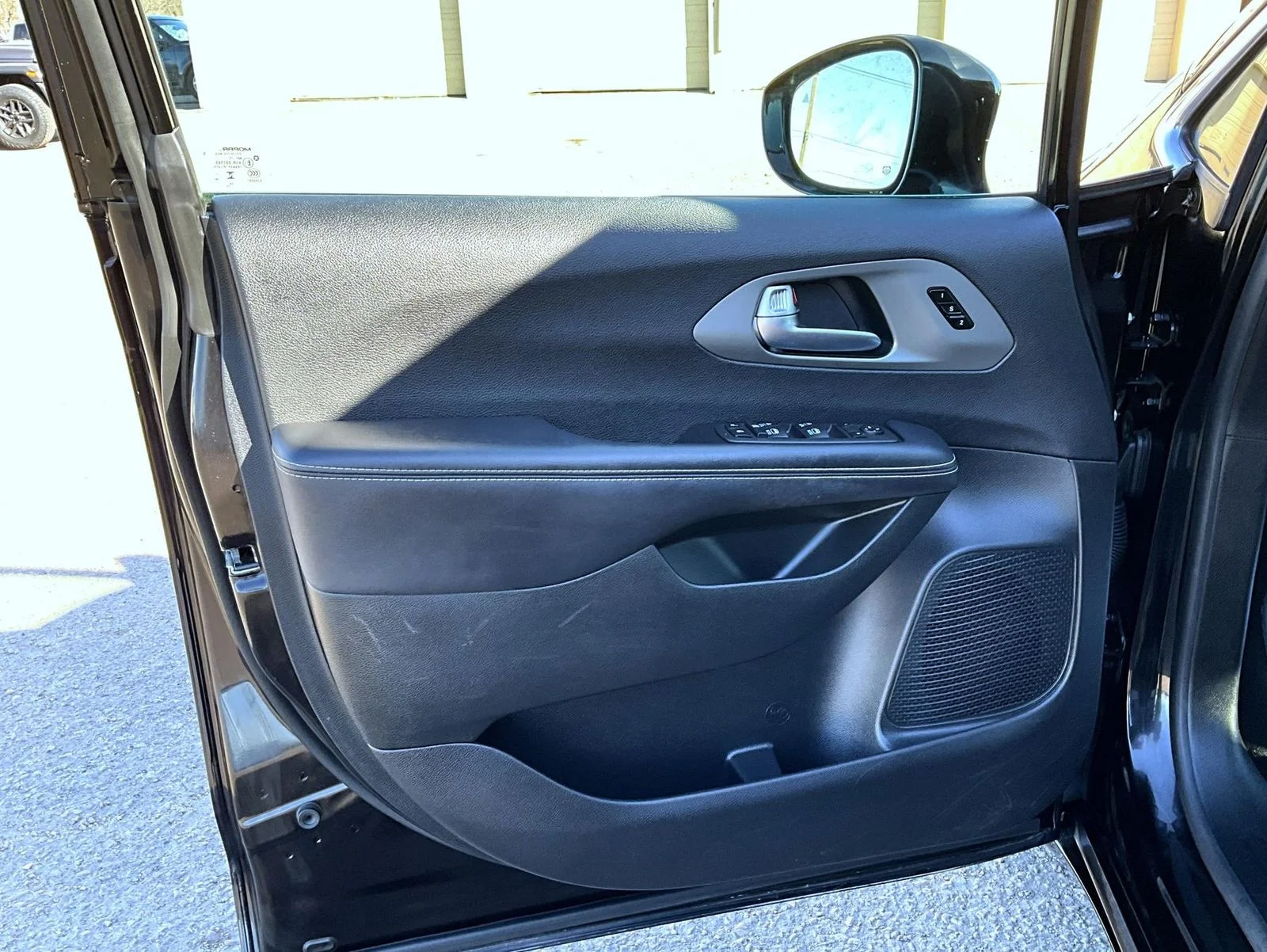 Used 2025 Black Chrysler Select image 10