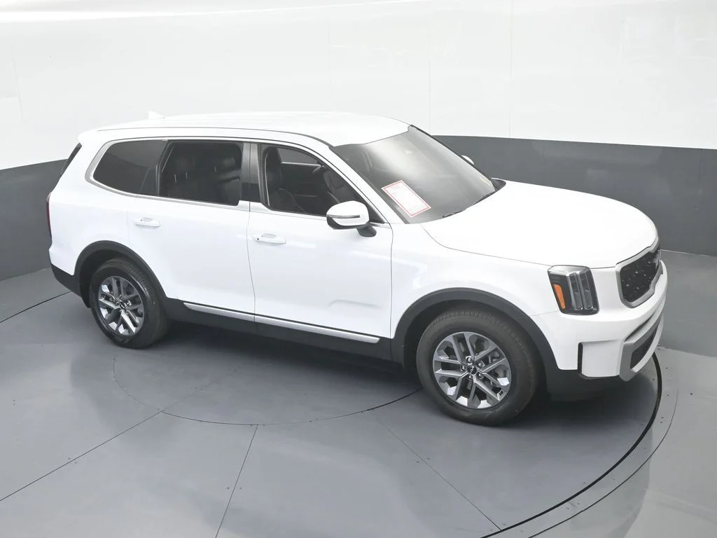 Used 2025 Glacial White Pearl Kia LX image 55