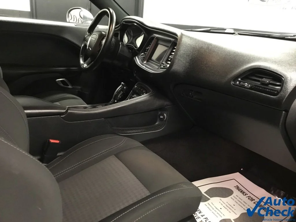 Used 2018 Silver Dodge SXT image 26