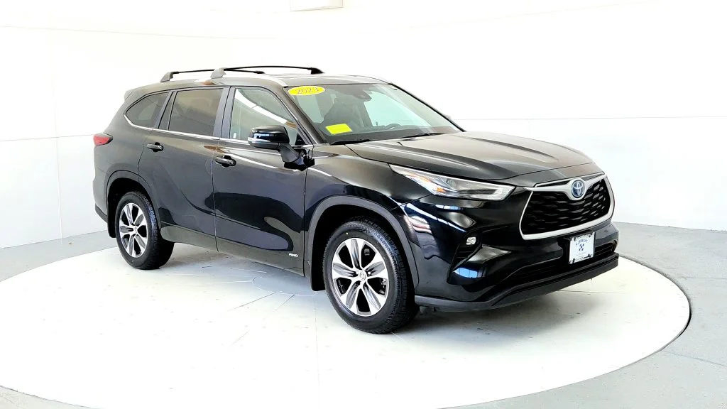 Used 2023 Black Toyota XLE image 7