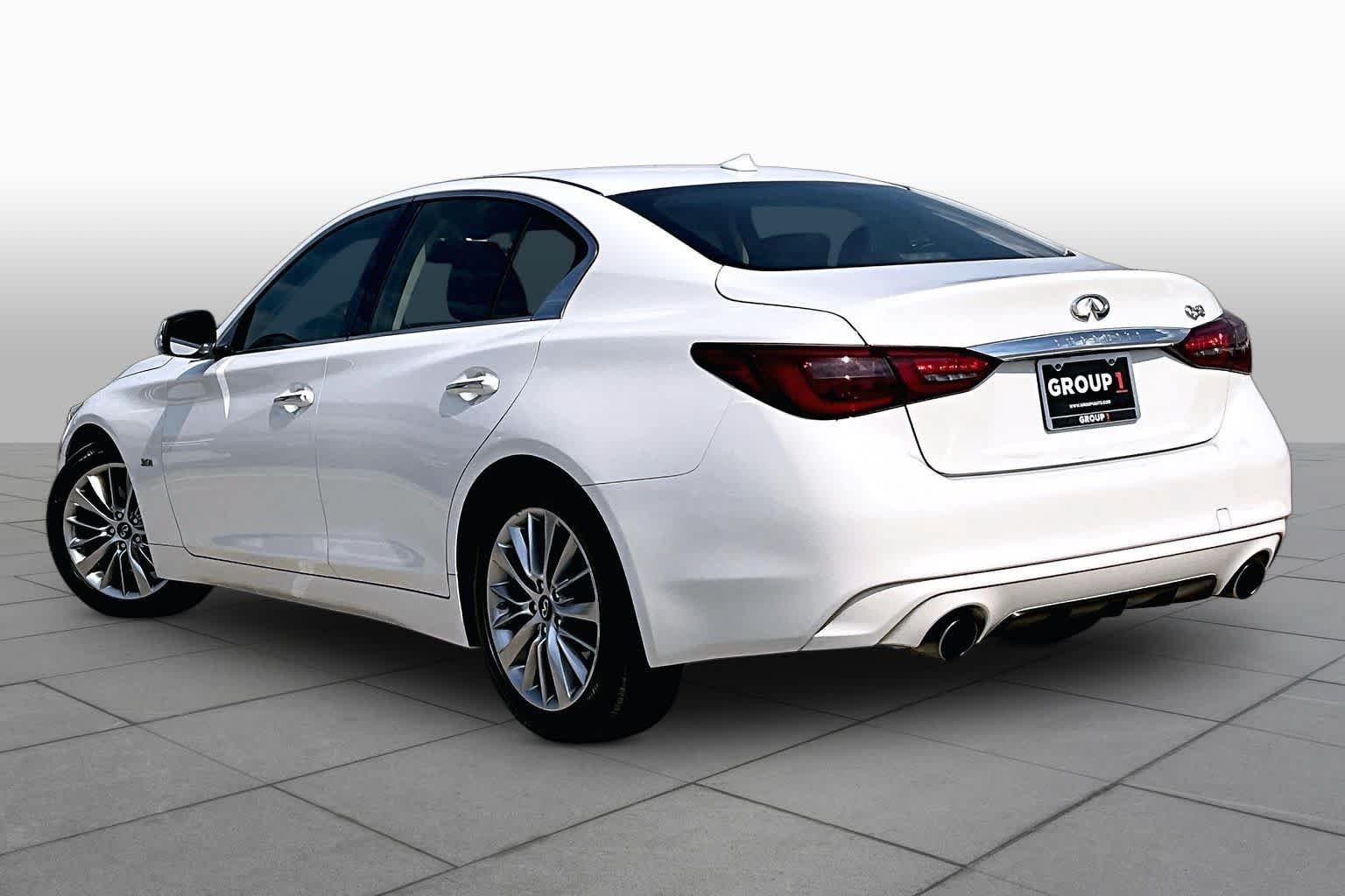 Used 2018 Pure White INFINITI 3.0t LUXE image 12
