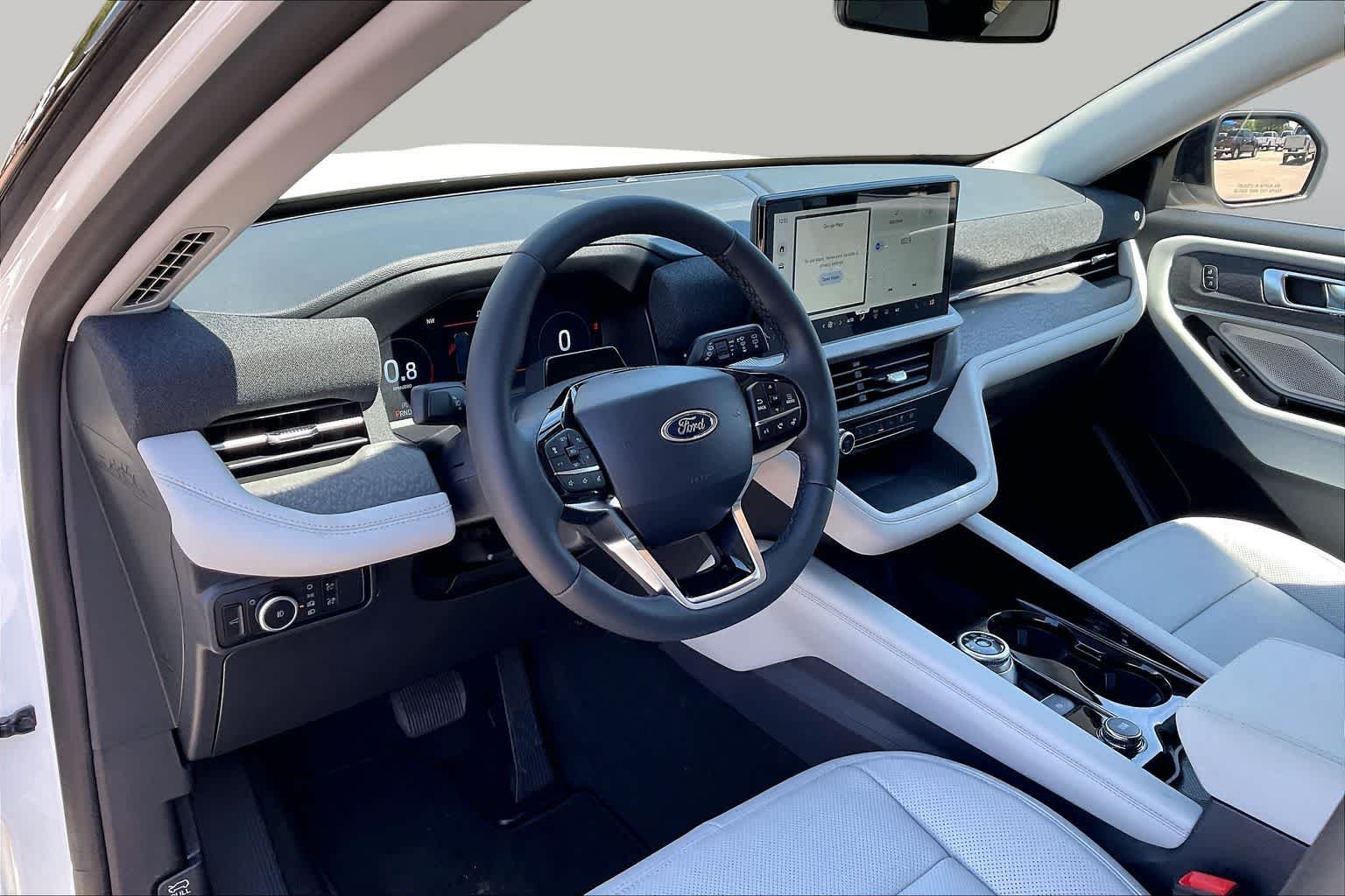 New 2026 Star White Metallic Tri-Coat Ford Platinum™ image 8