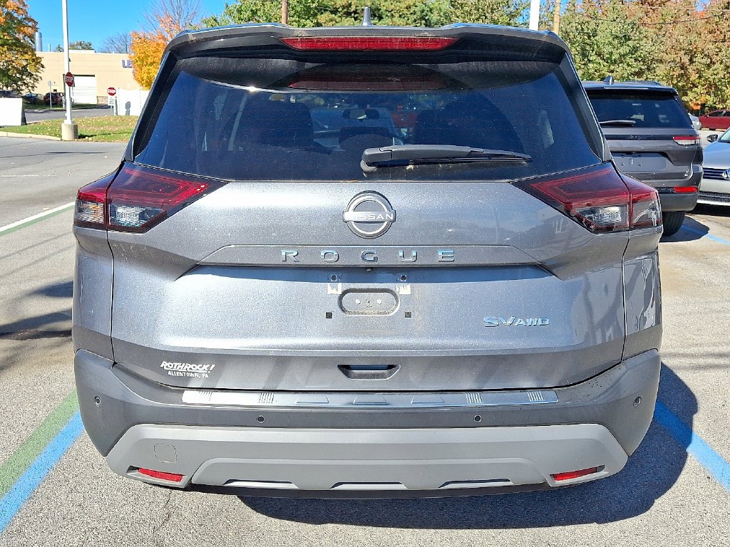 Used 2023 Gray Nissan SV image 6