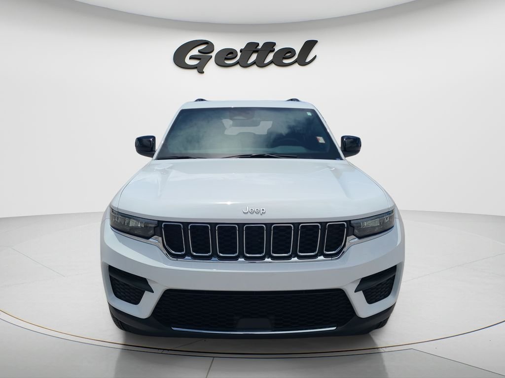 Used 2025 White Jeep Laredo X image 2