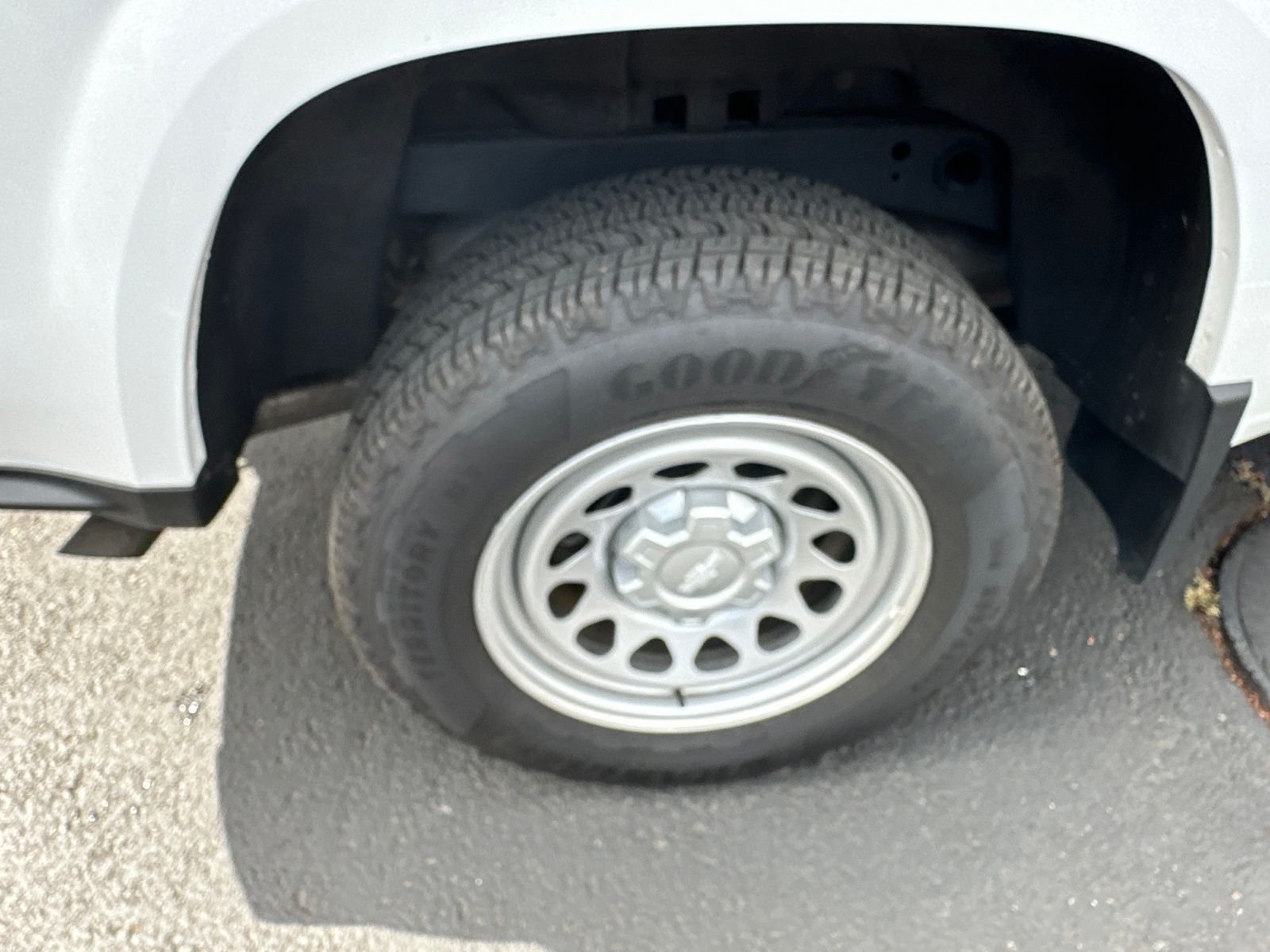 Used 2025 Summit White Chevrolet Work Truck image 15