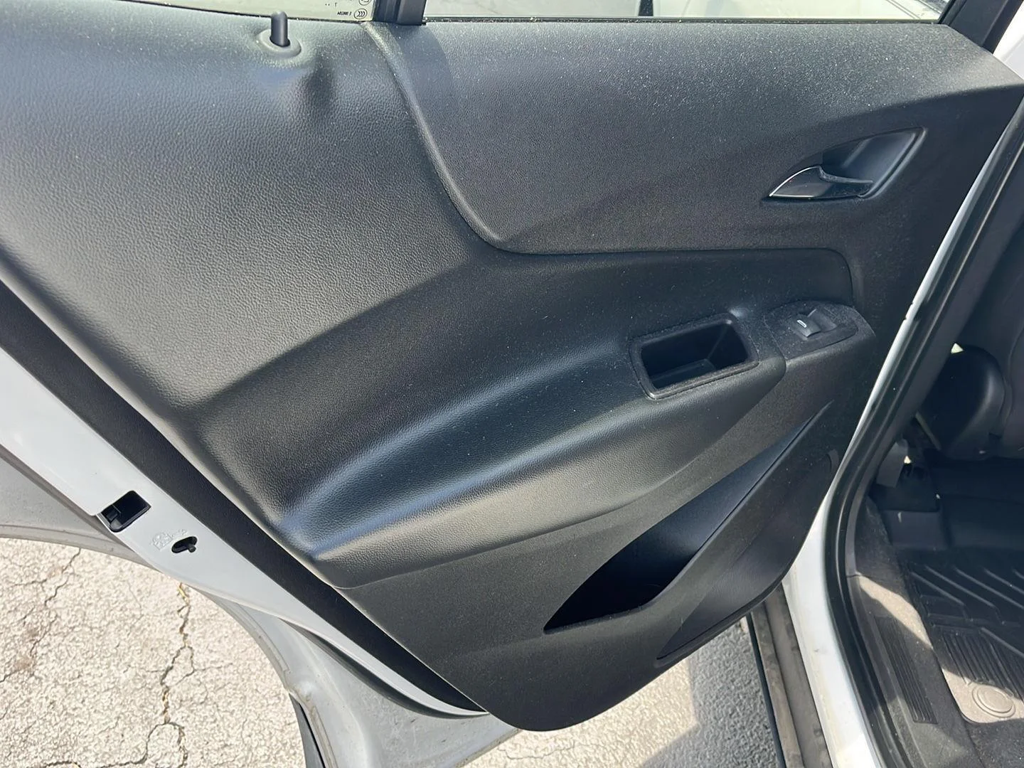 Used 2018 SUMMIT WHITE Chevrolet LT image 19
