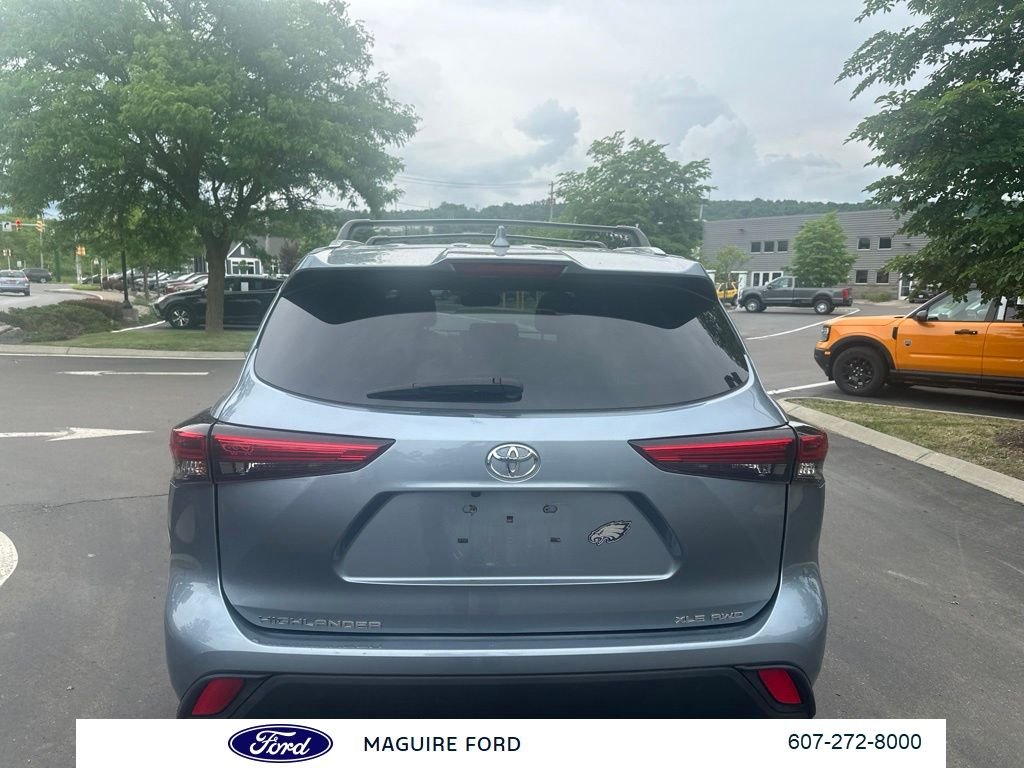Used 2022 Blue Toyota XLE image 6