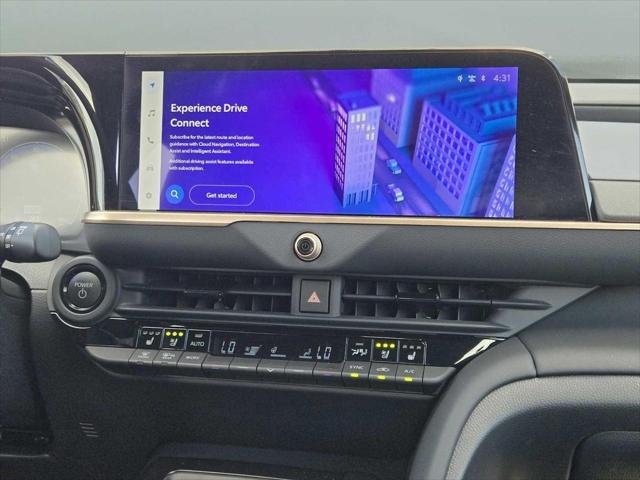 2025 Toyota Crown Signia Limited - Photo 17