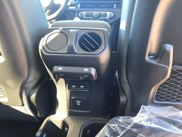 New 2026 Bright White Clear-Coat Exterior Paint Jeep Mojave image 19